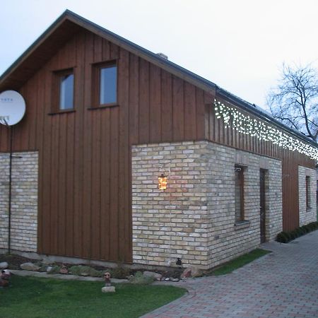 Pulkvedis Guest House Ventspils Extérieur photo