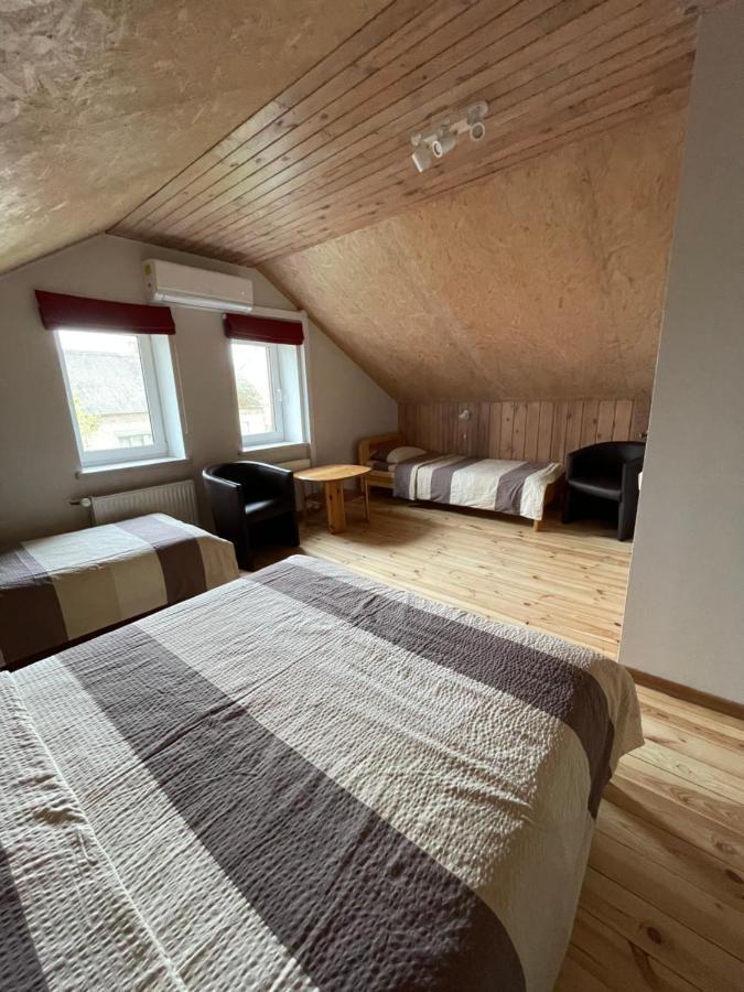Pulkvedis Guest House Ventspils Extérieur photo