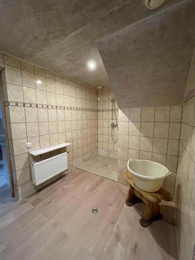 Pulkvedis Guest House Ventspils Extérieur photo