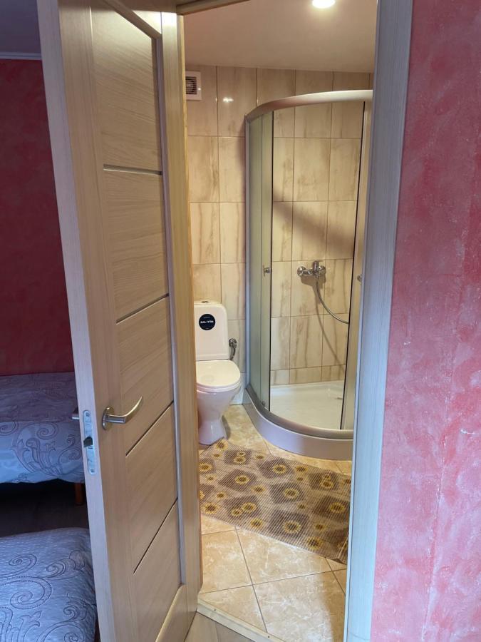 Pulkvedis Guest House Ventspils Extérieur photo