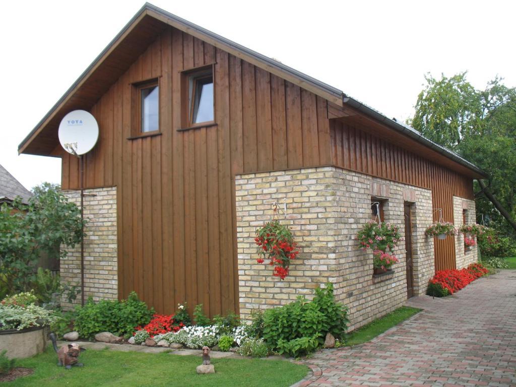 Pulkvedis Guest House Ventspils Extérieur photo